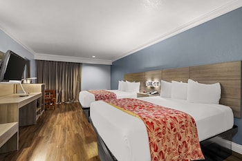 Standard Room, 2 Double Beds, Non Smoking, Refrigerator & Microwave