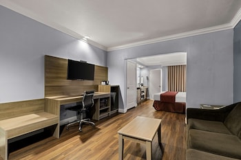 Suite, 1 King Bed, Non Smoking, Balcony