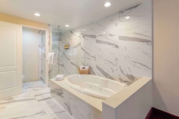 Suite, 1 King Bed, Non Smoking, Jetted Tub