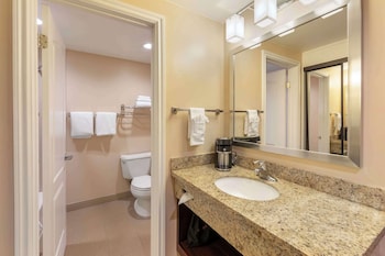 Standard Room, 1 King Bed, Non Smoking, Refrigerator