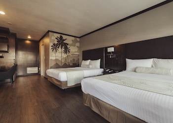Deluxe Room, 2 Queen Beds, Non Smoking