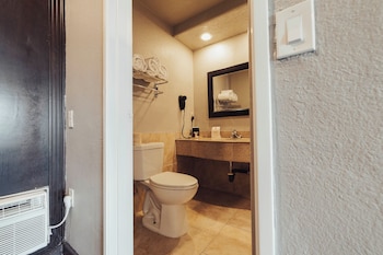Deluxe Room, 1 King Bed, Non Smoking