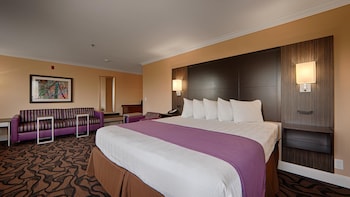 Suite, 1 King Bed, Non Smoking, Refrigerator & Microwave (Walk-in Shower)