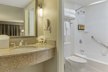 Deluxe Room, 2 Queen Beds, Non Smoking, Refrigerator & Microwave