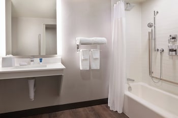Room, 1 Queen Bed, City View