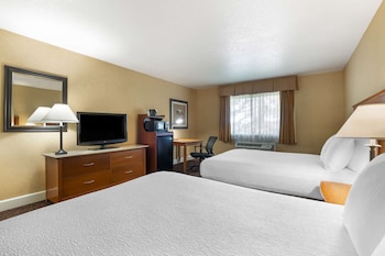 Standard Room, 2 Queen Beds, Refrigerator & Microwave, Pool View