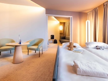 Suite, 1 Queen Bed with Sofa bed