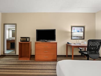 Room, 1 King Bed, Non Smoking (Upgrade)