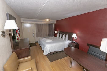 Premium Room, 1 King Bed, Accessible (Upgraded Bedding & Snack, Smoke Free)