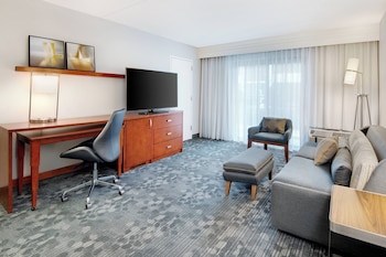 Suite, 1 Bedroom, Courtyard View