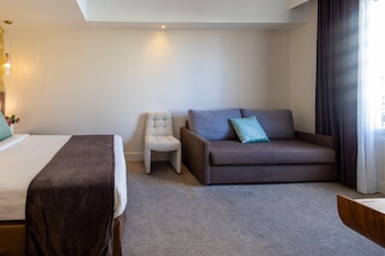 Family Room, 1 Queen Bed, Non Smoking, Bathtub (with Sofabed)