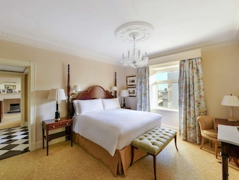 One-bedroom Partial River View Suite