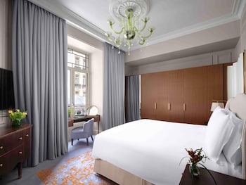 Family Double Room, 2 Bedrooms (549sf, 51 sm)