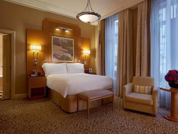 Superior Room, 1 Queen Bed (290sf, 27sm)