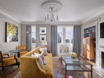 Suite, 2 Bedrooms, Terrace (1313sf, 122s m)