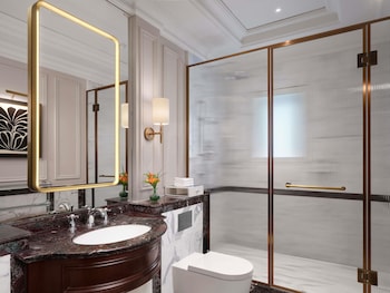 Luxury Room (2 Single Beds, 376sf, 35sm)