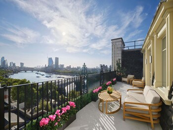Suite, 2 Bedrooms, Terrace (1313sf, 122s m)