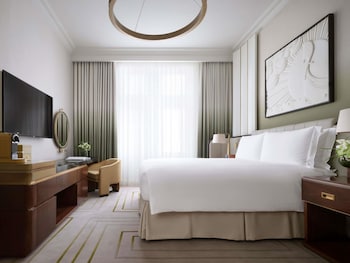 Superior Room, 1 Queen Bed (290sf, 27sm)
