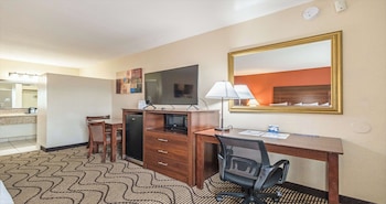Deluxe Room, 1 King Bed, Non Smoking, Refrigerator & Microwave