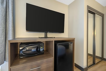Standard Room, 2 Double Beds, Accessible, Bathtub