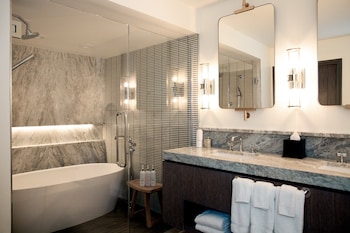 Suite (Mount Hood)