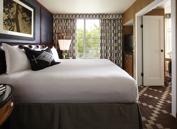 Suite, 1 Bedroom (Willamette River View)