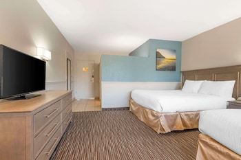 Standard Room, 2 Queen Beds, Balcony, Ocean View