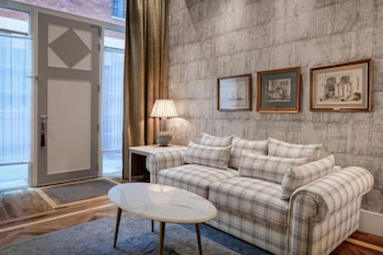 Junior Room, 1 King Bed