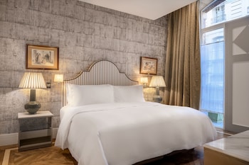 Junior Room, 1 King Bed