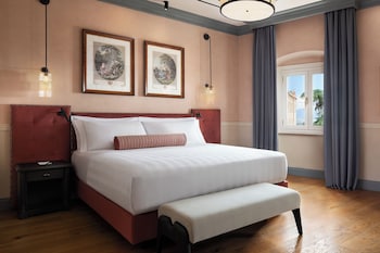 Signature Suite (Junior)