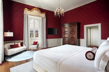 Signature Suite, City View