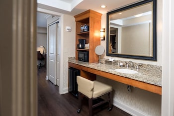 Suite, 1 King Bed, Accessible, Non Smoking (with Sofabed)