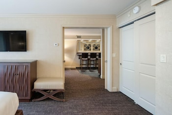 Suite, 1 King Bed, Non Smoking, Refrigerator & Microwave