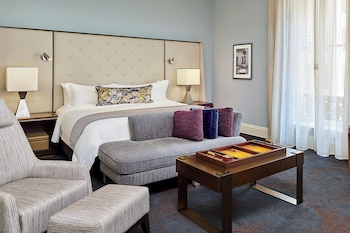 Junior Studio Suite, 1 Bedroom (Mobility/Hearing Access, Roll-In Shwr)