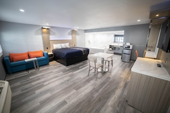 Suite, 1 King Bed