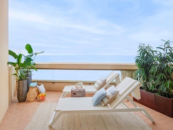 Signature Room, 2 Double Beds, Terrace, Sea View (35sm-High Floor)