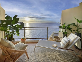 Signature Room, 1 King Bed, Terrace, Sea View (35sm-Pet friendly)