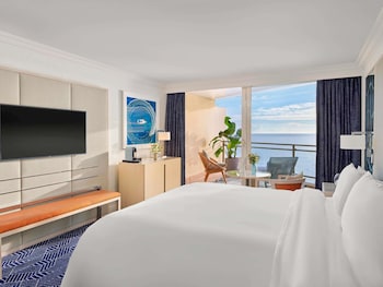 Deluxe sea view, One kingsize bed