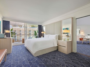 Garden Suite, garden view, 1 kingsize bed or two double beds.