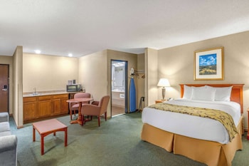 Suite, Multiple Beds, Non Smoking (One-Bedroom)
