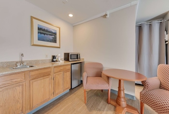 Suite, Multiple Beds, Non Smoking (One-Bedroom)