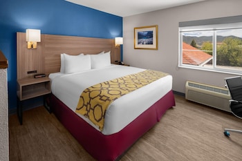Deluxe Room, 1 King Bed, Non Smoking