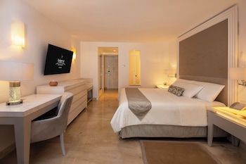 Royale Honeymoon Suite Oceanfront