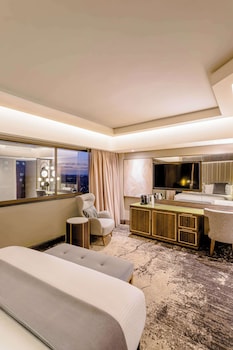 Sandton Towers Deluxe Double or Twin Room
