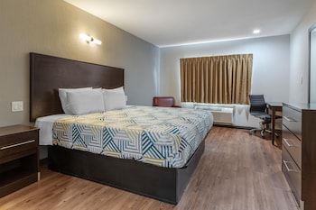 Standard Room, 1 King Bed, Accessible, Refrigerator & Microwave