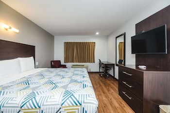 Standard Room, 1 King Bed, Mobility Accessible, Non Smoking (Kitchen)
