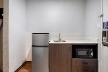 Standard Room, 1 King Bed, Accessible, Refrigerator & Microwave
