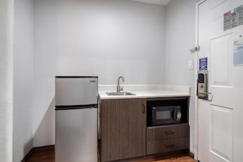 Standard Apartment, 2 Queen Beds, Non Smoking, Kitchen (Full Kitchen)