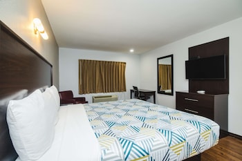 Standard Room, 1 King Bed, Mobility Accessible, Non Smoking (Kitchen)