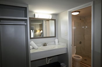 Jacuzzi Suite, 1 King Bed, Non Smoking